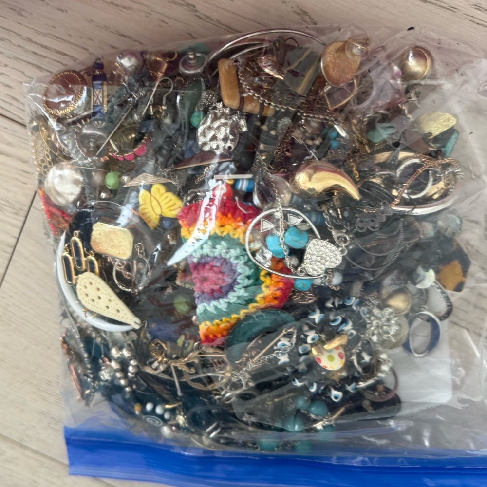 5LB Jewelry mystery box costume wearable vintage modern signed unsigned 97 - Picture 2 of 2